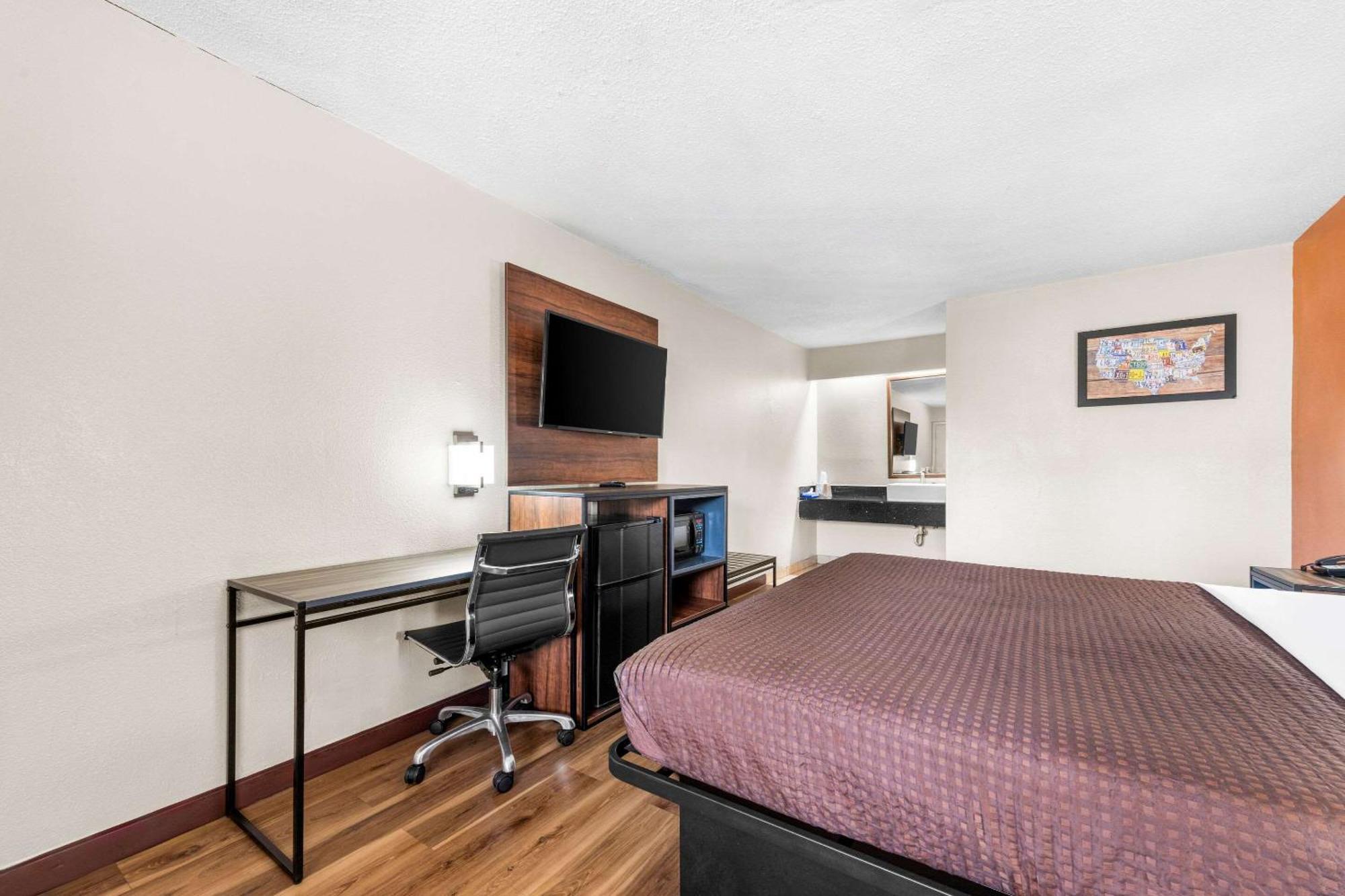 Econo Lodge Charlotte Airport Exterior photo