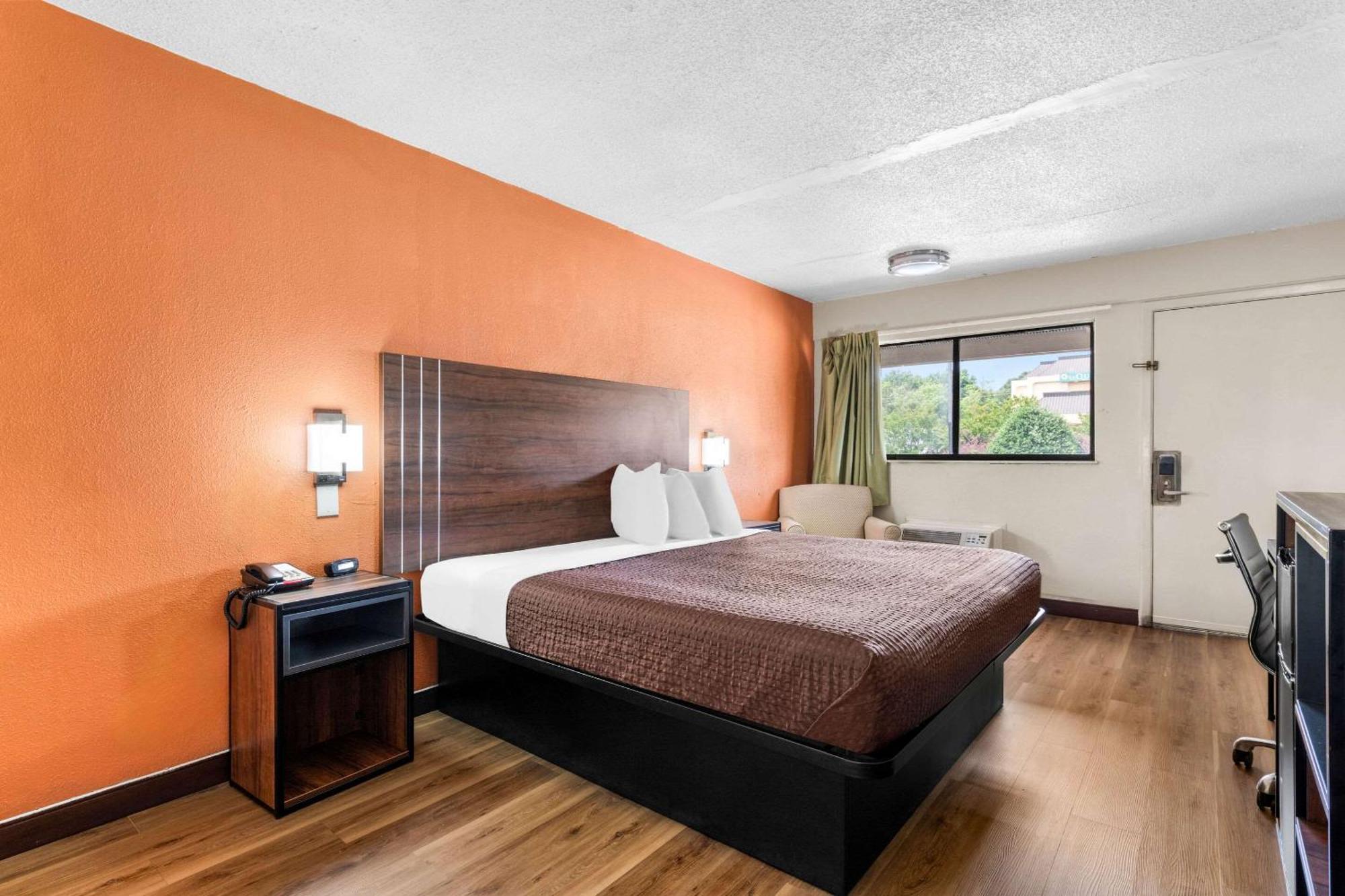 Econo Lodge Charlotte Airport Exterior photo