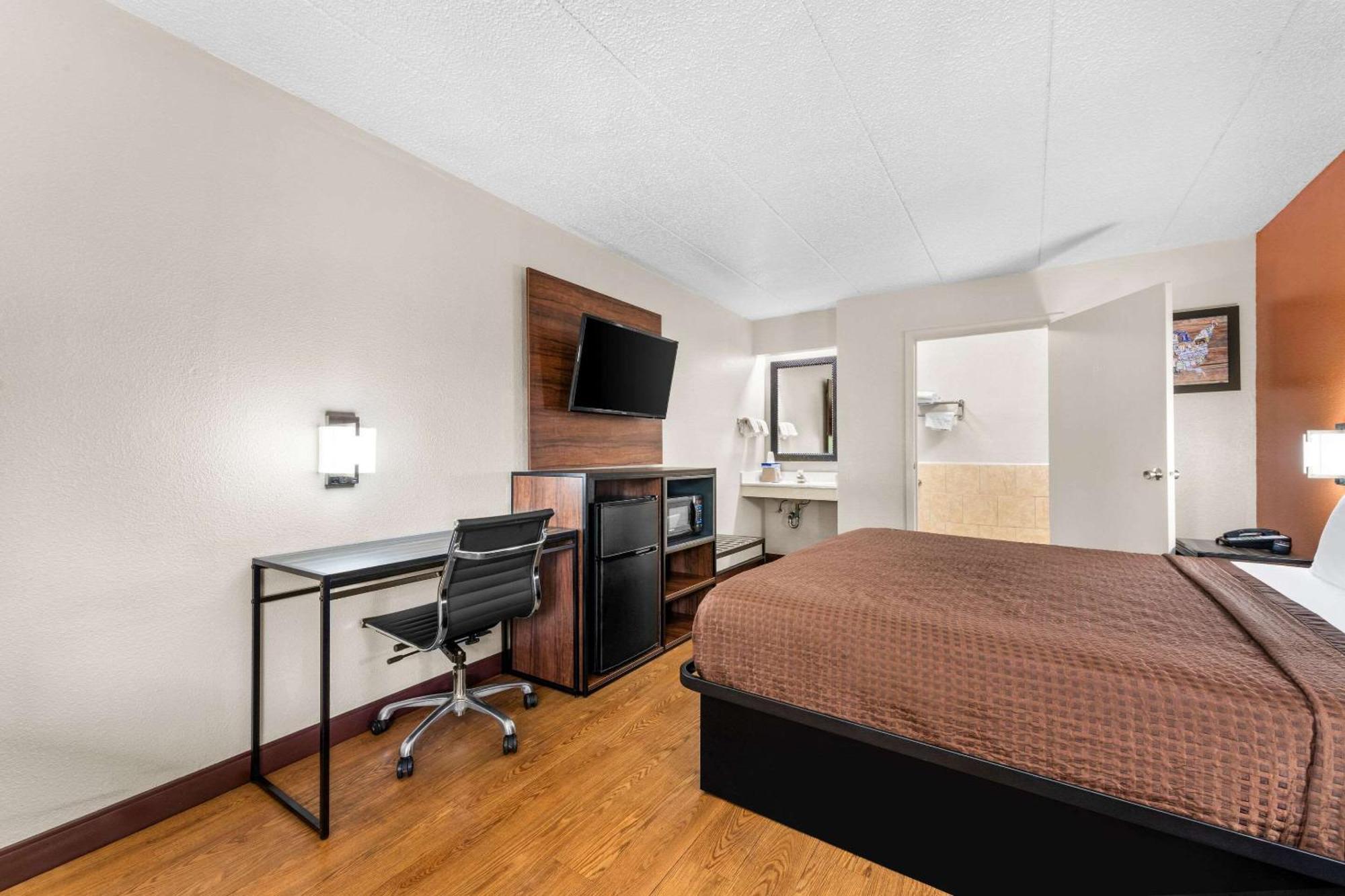 Econo Lodge Charlotte Airport Exterior photo