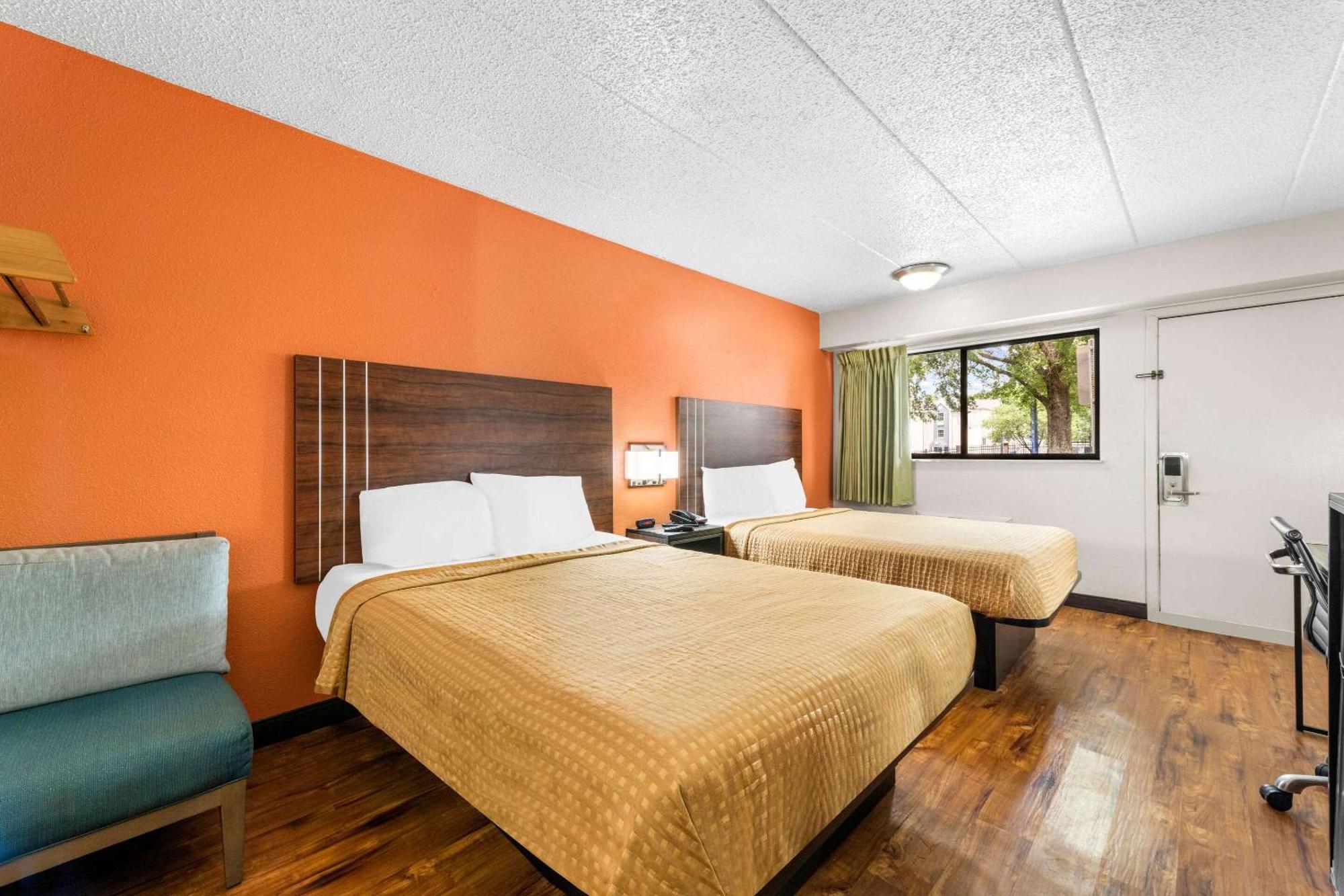Econo Lodge Charlotte Airport Exterior photo