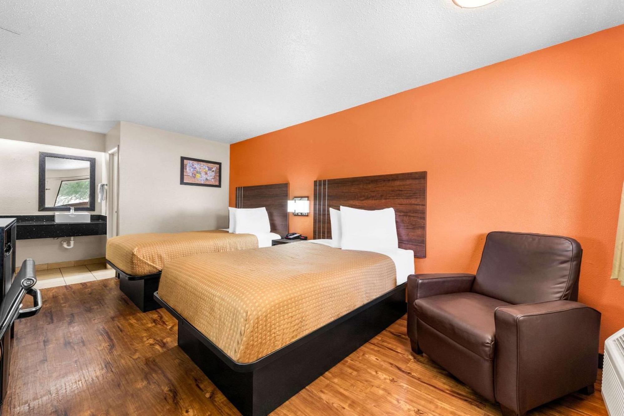 Econo Lodge Charlotte Airport Exterior photo